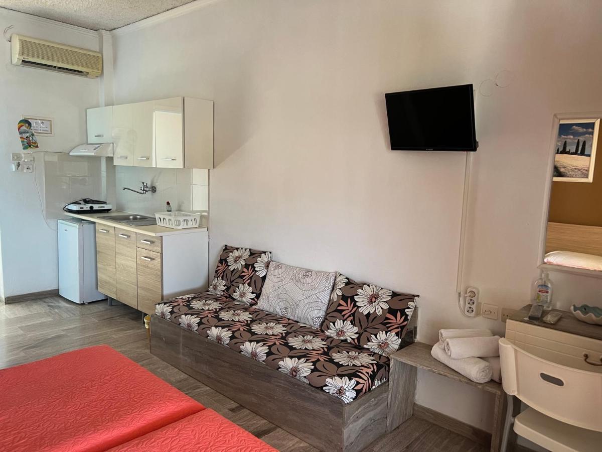 Alexandros Apartment *