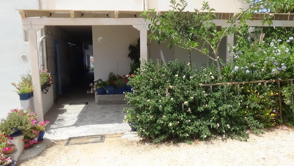 Alexandros Appartement *