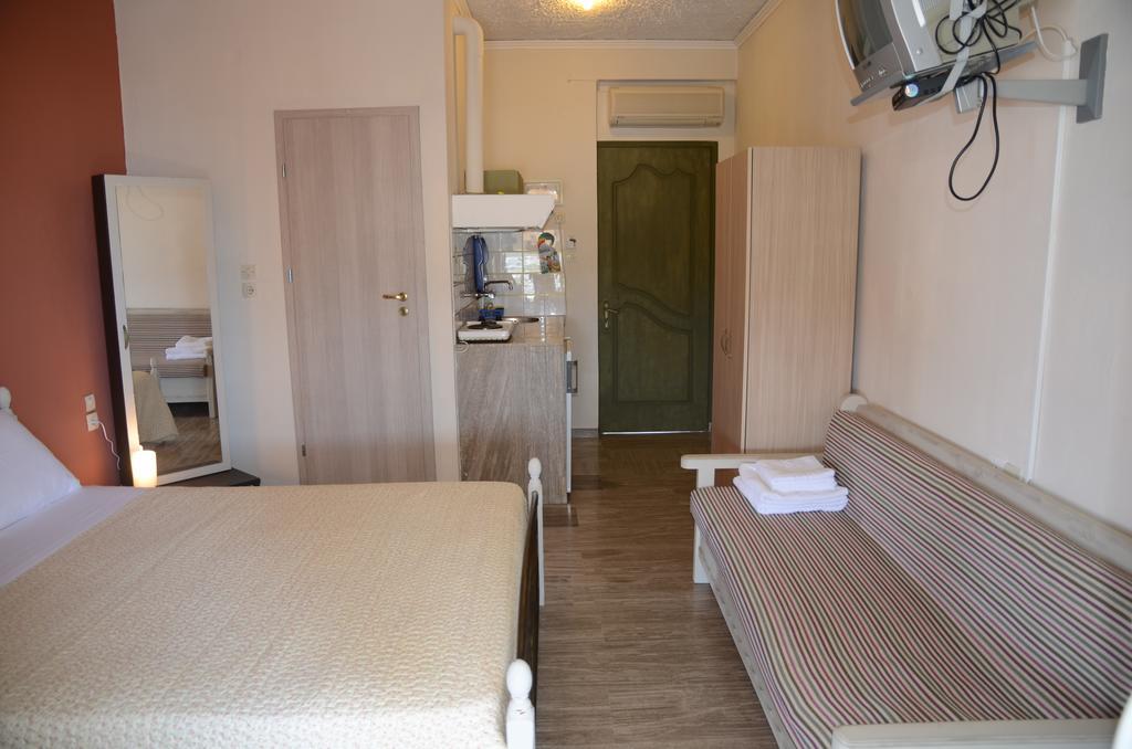 Alexandros Apartment *