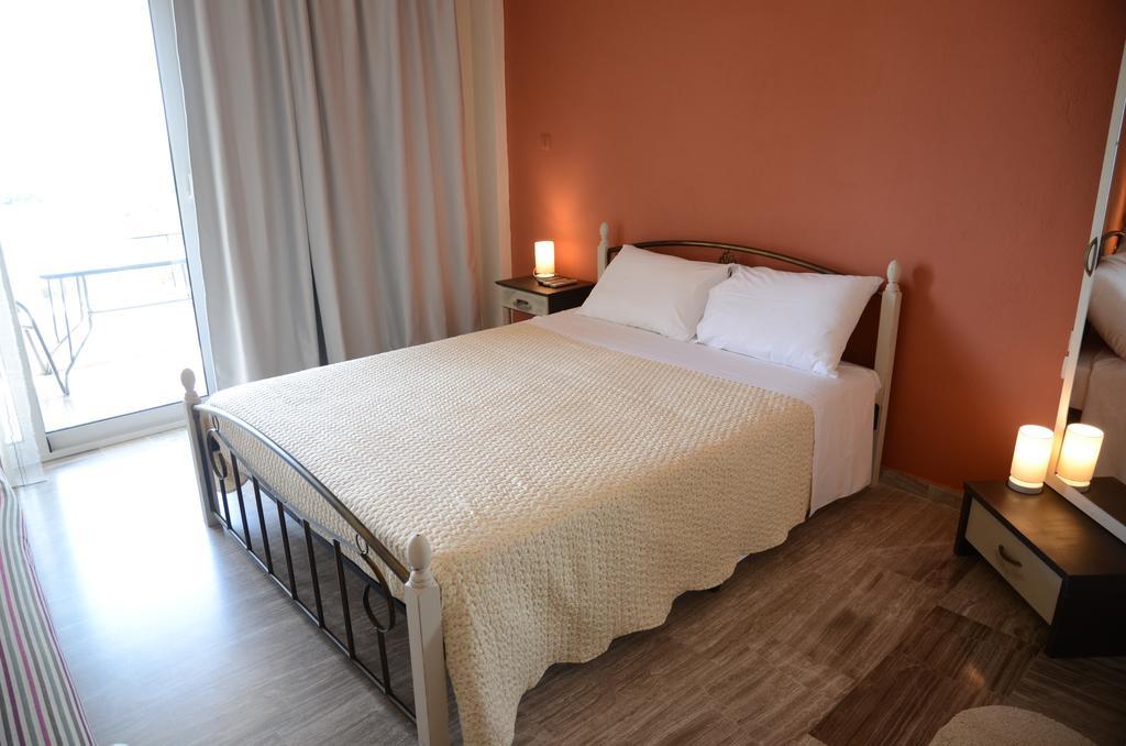 Alexandros Apartment *